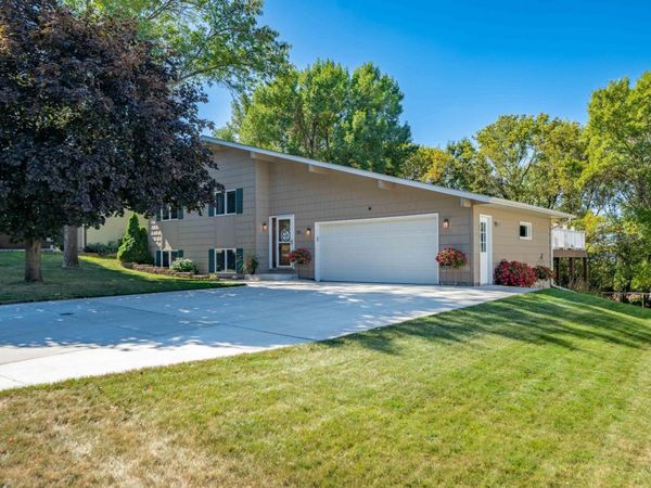 712 W Circle Drive, Montgomery, MN 56069