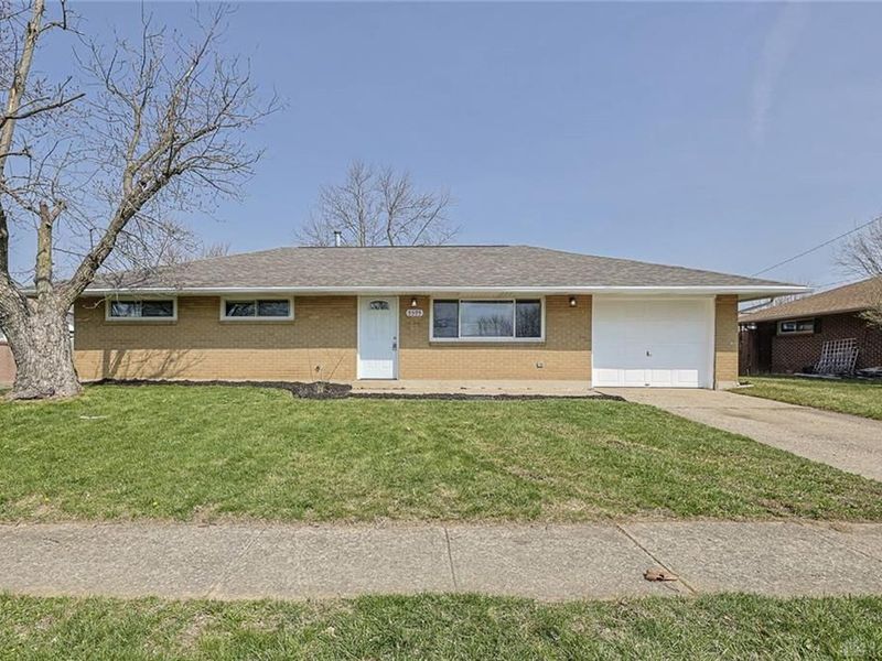 5595 Shady Oak Street, Huber Heights, OH 45424 Photo 1