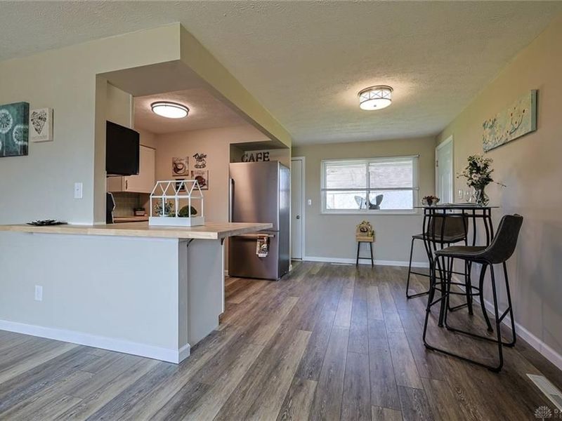 5595 Shady Oak Street, Huber Heights, OH 45424 Photo 10