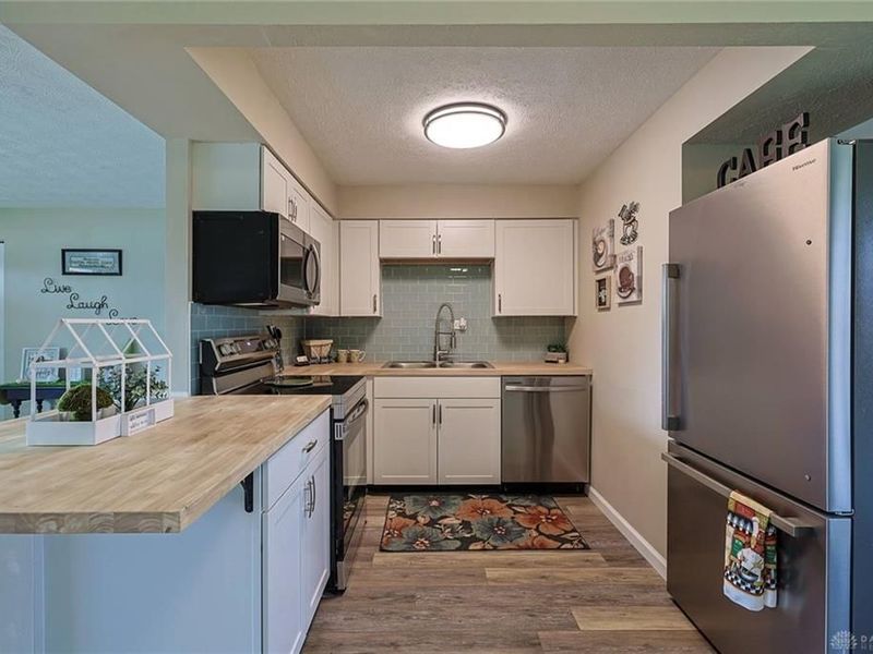 5595 Shady Oak Street, Huber Heights, OH 45424 Photo 13