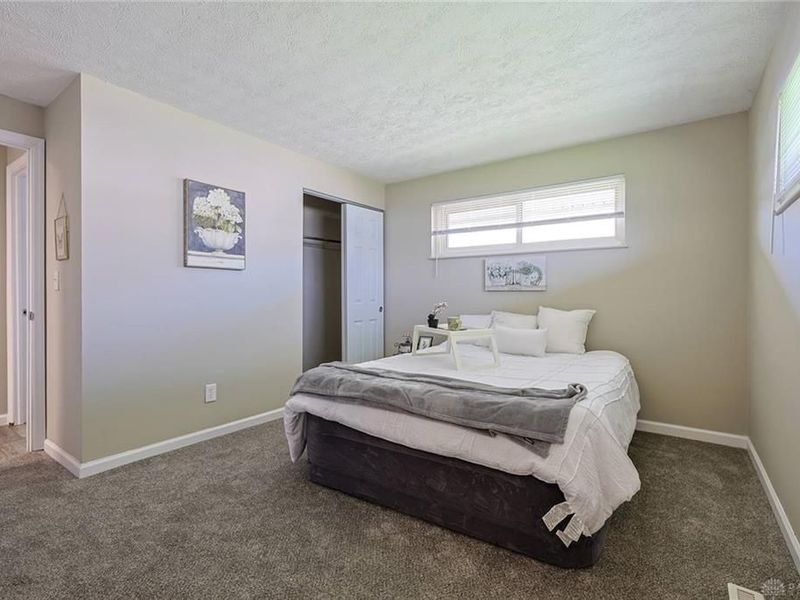 5595 Shady Oak Street, Huber Heights, OH 45424 Photo 18