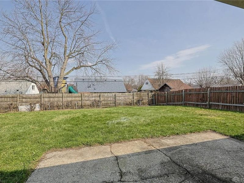 5595 Shady Oak Street, Huber Heights, OH 45424 Photo 29