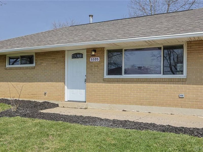 5595 Shady Oak Street, Huber Heights, OH 45424 Photo 3