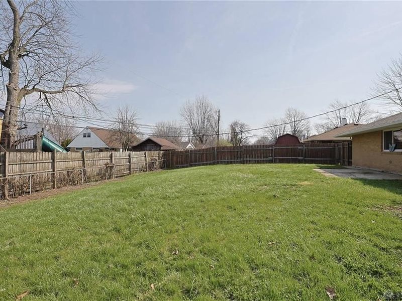 5595 Shady Oak Street, Huber Heights, OH 45424 Photo 31