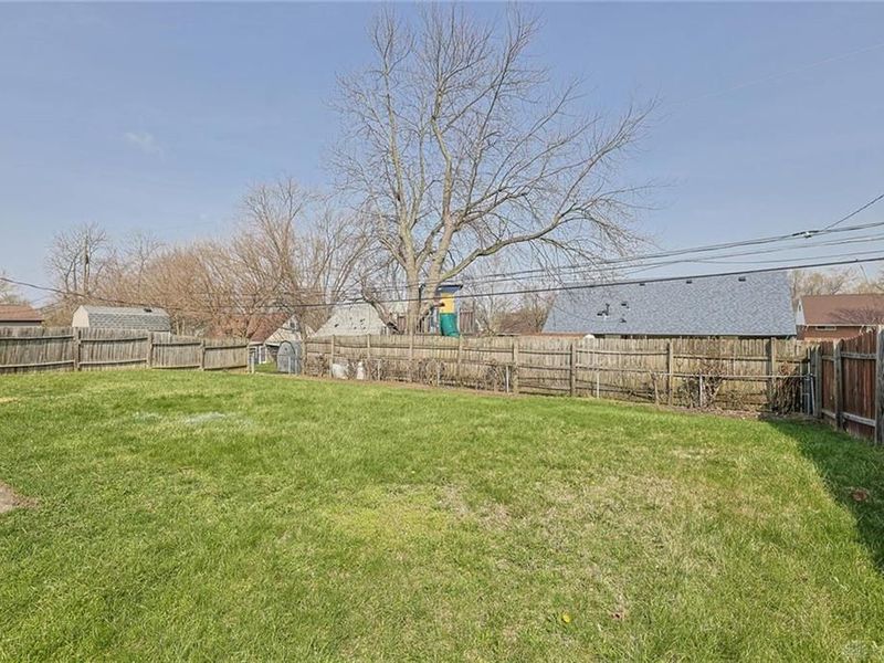 5595 Shady Oak Street, Huber Heights, OH 45424 Photo 32