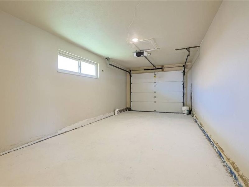 5595 Shady Oak Street, Huber Heights, OH 45424 Photo 33