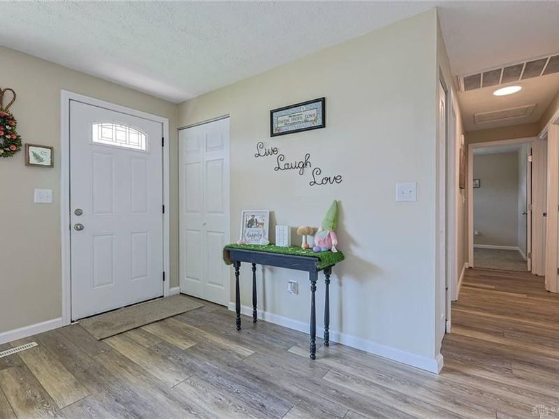 5595 Shady Oak Street, Huber Heights, OH 45424 Photo 4