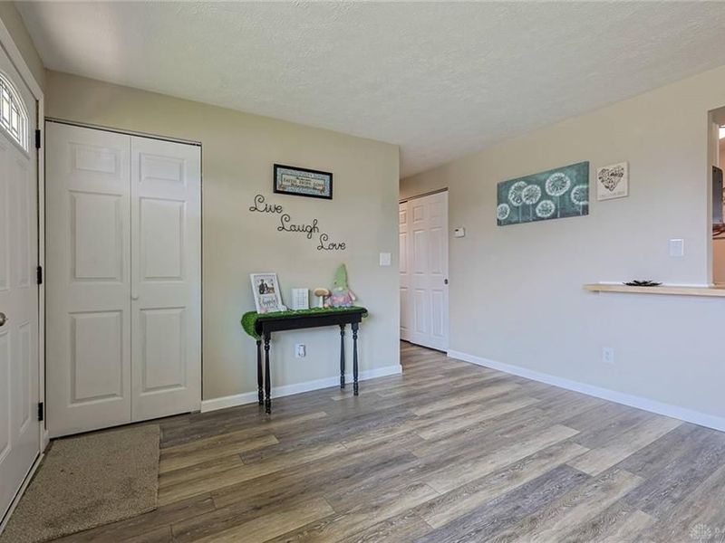 5595 Shady Oak Street, Huber Heights, OH 45424 Photo 5