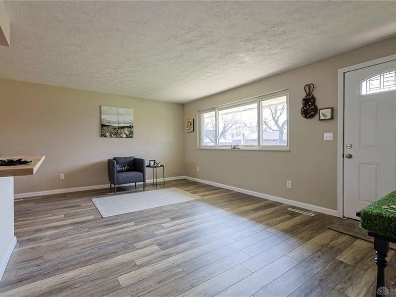 5595 Shady Oak Street, Huber Heights, OH 45424 Photo 6