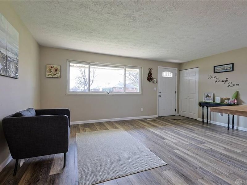 5595 Shady Oak Street, Huber Heights, OH 45424 Photo 8