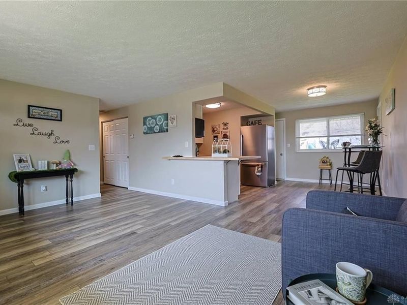 5595 Shady Oak Street, Huber Heights, OH 45424 Photo 9