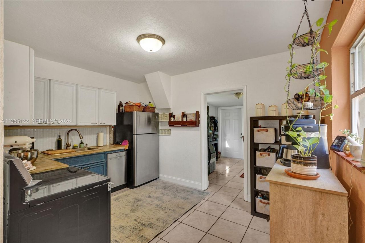 6420 SW 58th Pl, South Miami, FL 33143 Photo