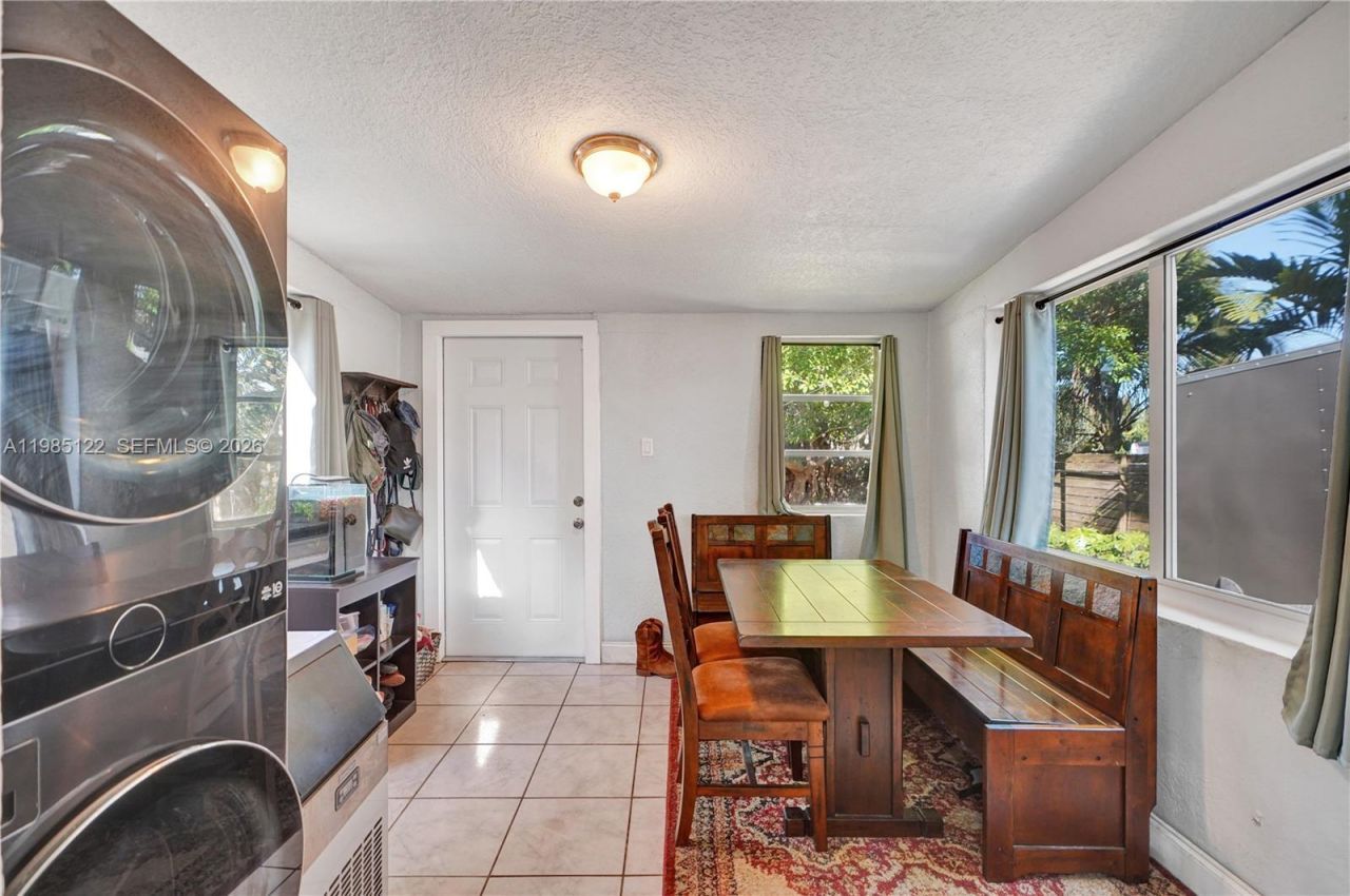 6420 SW 58th Pl, South Miami, FL 33143 Photo