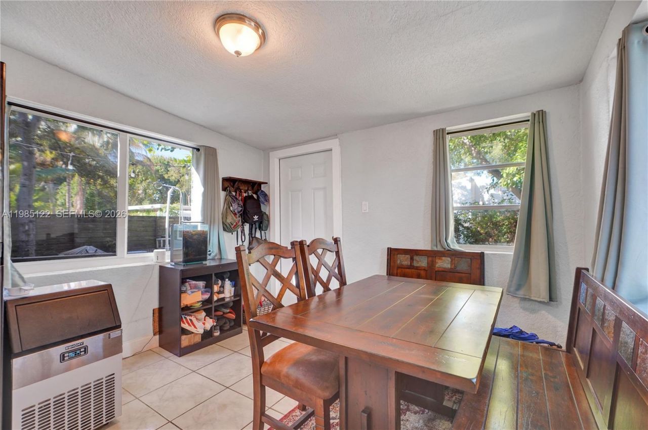 6420 SW 58th Pl, South Miami, FL 33143 Photo