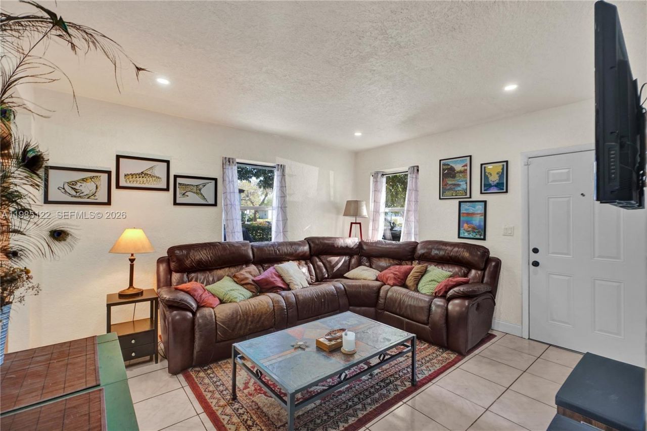 6420 SW 58th Pl, South Miami, FL 33143 Photo