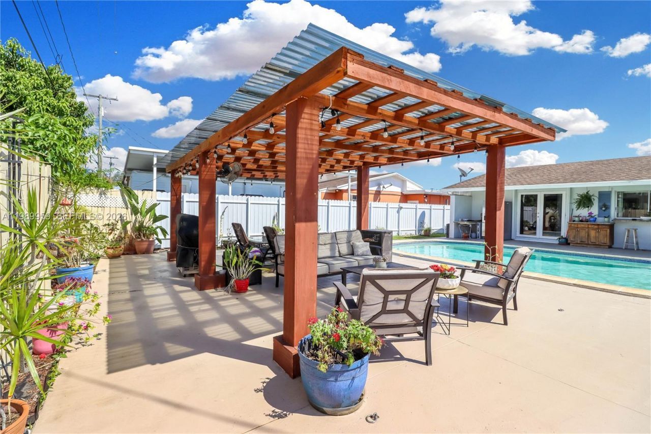 10941 SW 180th St , Miami, FL 33157 Photo