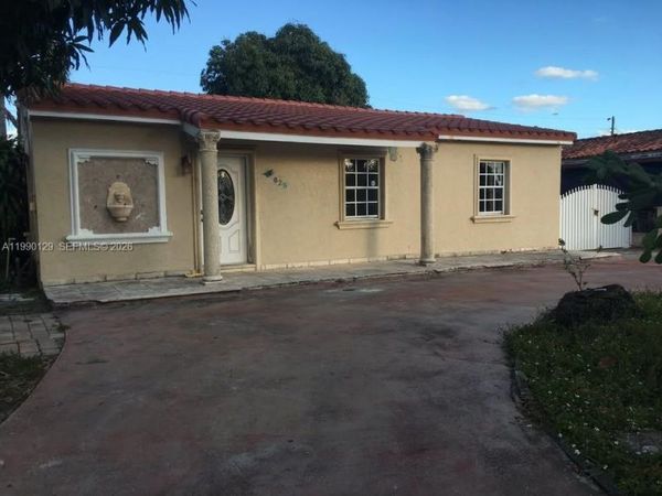 625 E 8th Ct , Hialeah, FL 33010