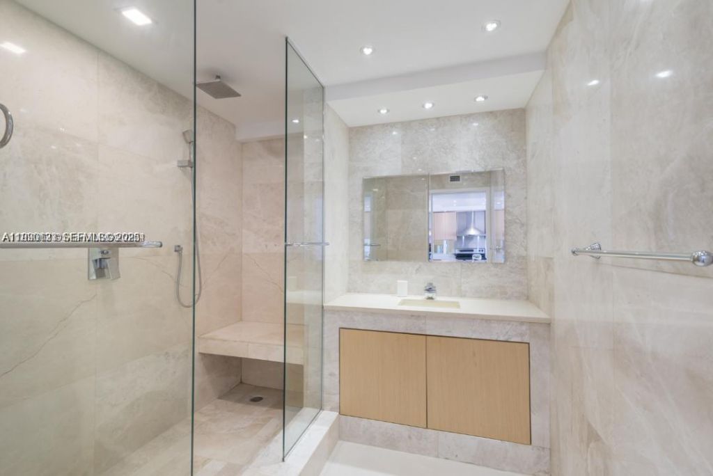 401 Ocean Dr, Unit 1124, Miami Beach, FL 33139 Photo