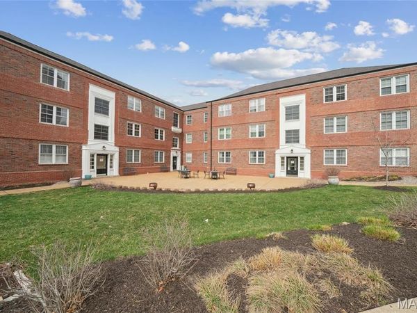 921 S Hanley Road, Unit F, Clayton, MO 63105