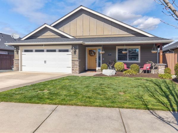 2794 Esther Lane, Grants Pass, OR 97527