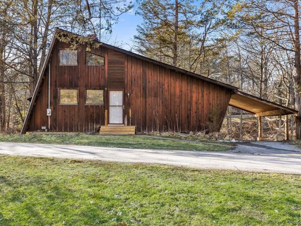 304 Lake Lodge Drive , Pleasant Valley, NY 12569