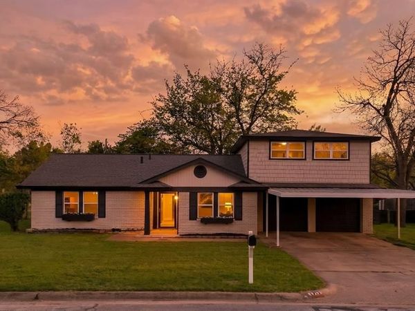 1213 Walker Drive, Hurst, TX 76053