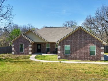 21107 S 530 Road, Tahlequah, OK 74464