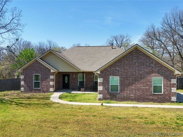 21107 S 530 Road, Tahlequah, OK 74464