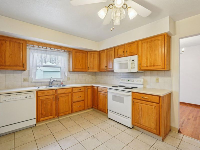 5575 Karl Road, Columbus, OH 43229 Photo 5