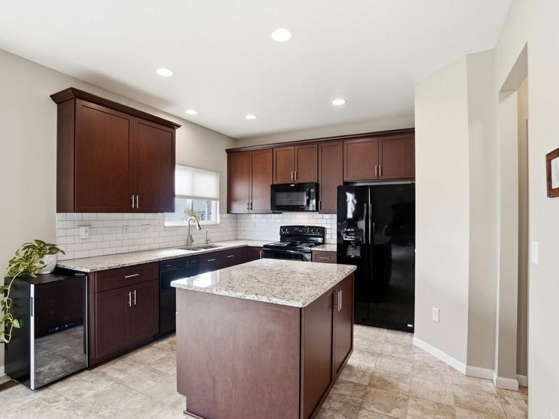 26 Burroughs Drive, Ashville, OH 43103 Photo 10