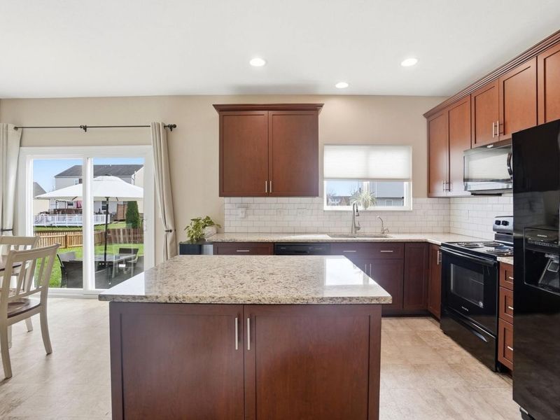 26 Burroughs Drive, Ashville, OH 43103 Photo 11