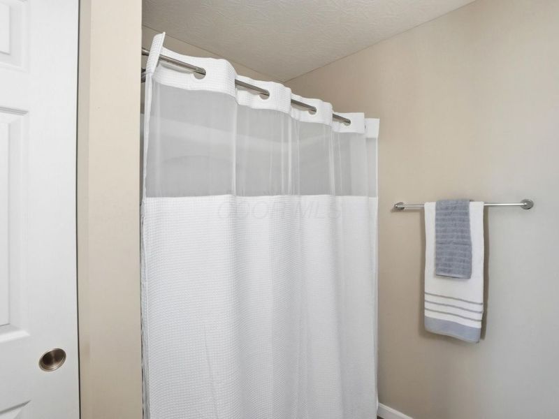 26 Burroughs Drive, Ashville, OH 43103 Photo 25