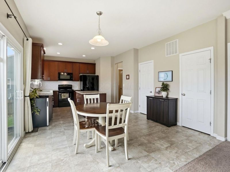 26 Burroughs Drive, Ashville, OH 43103 Photo 6