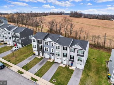 76 COOP LANE , HANOVER, PA 17331