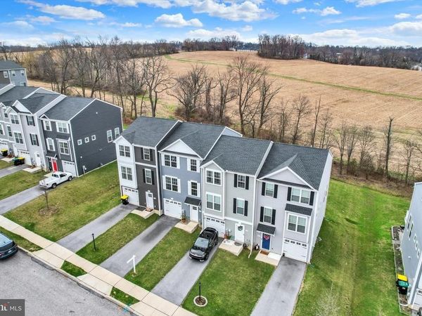 76 COOP LANE , HANOVER, PA 17331