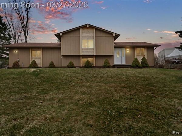 1365 Thistelridge, Holly Twp, MI 48442
