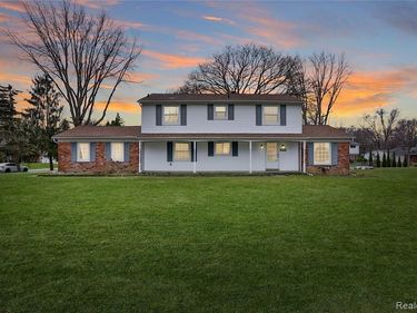 32319 Nottingwood Street, Farmington Hills, MI 48334