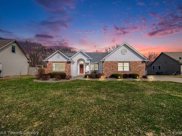 223 Primrose Lane, Flushing, MI 48433