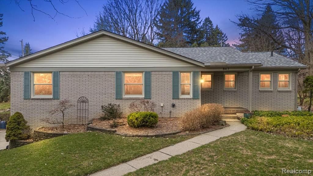 847 Leinster Road, Rochester Hills, MI 48309 Main Photo
