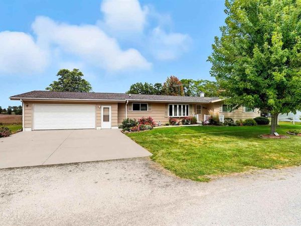 310 W 8th St, Washington, IA 52353