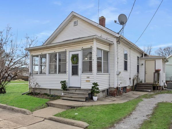 910 N Mason Street, Bloomington, IL 61701