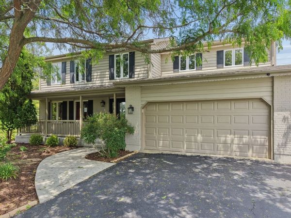 209 Mooregate Trail, Hawthorn Woods, IL 60047