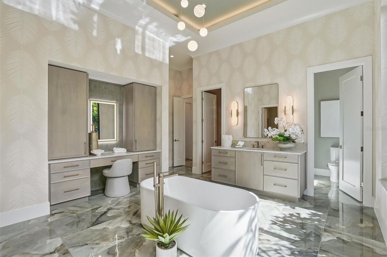 262 Crystal Waters Drive, Sarasota, FL 34240 Photo