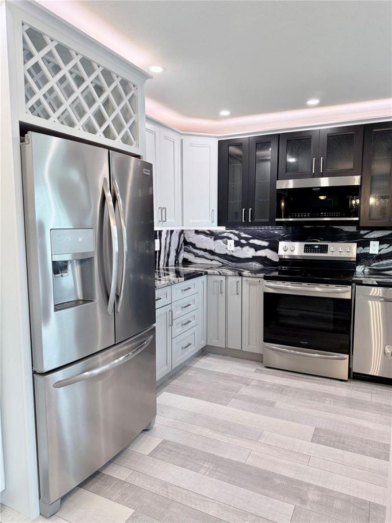 5075 Starfish Drive Se, Unit B, Saint Petersburg, FL 33705 Photo