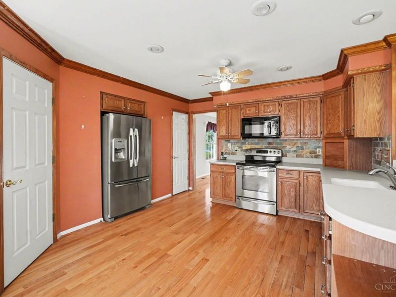 7854 Surreywood Drive, Miami Twp, OH 45052 Photo 10