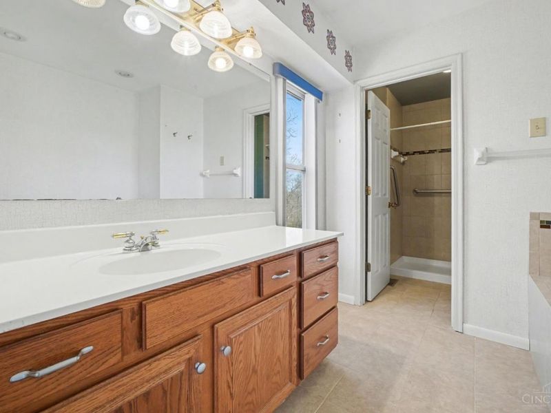 7854 Surreywood Drive, Miami Twp, OH 45052 Photo 14