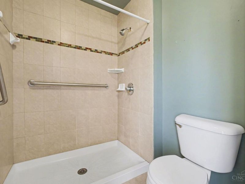 7854 Surreywood Drive, Miami Twp, OH 45052 Photo 16