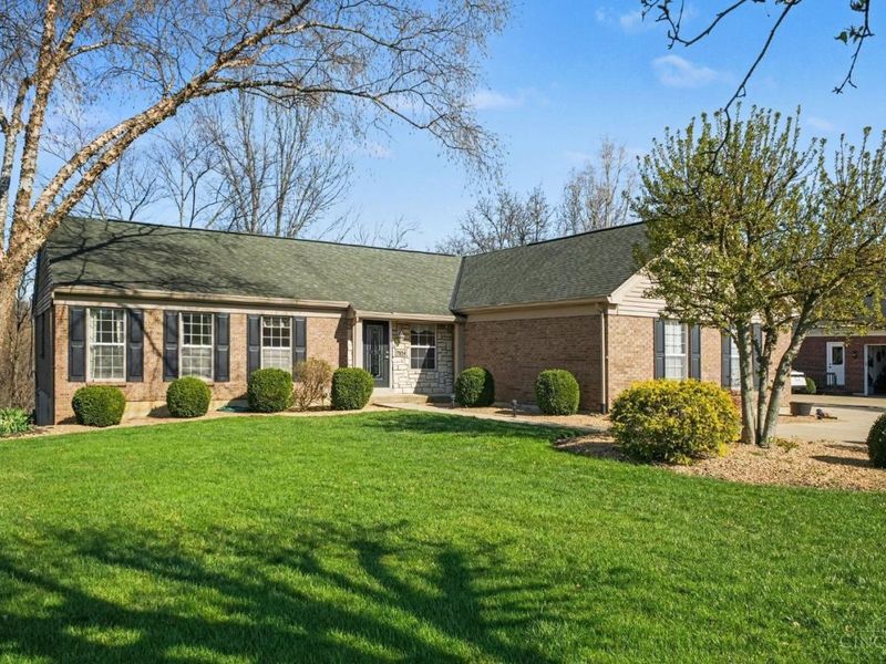 7854 Surreywood Drive, Miami Twp, OH 45052 Photo 3