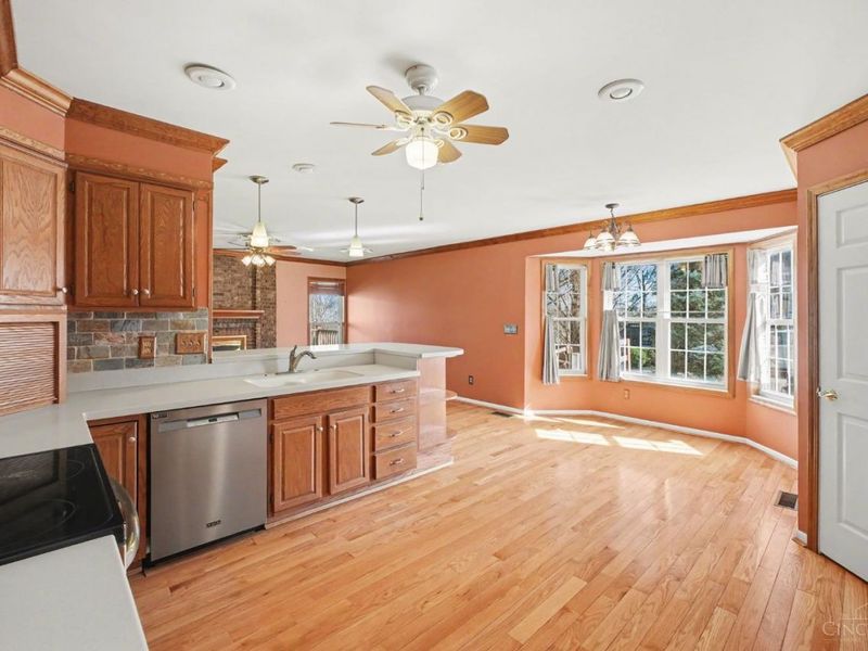 7854 Surreywood Drive, Miami Twp, OH 45052 Photo 8