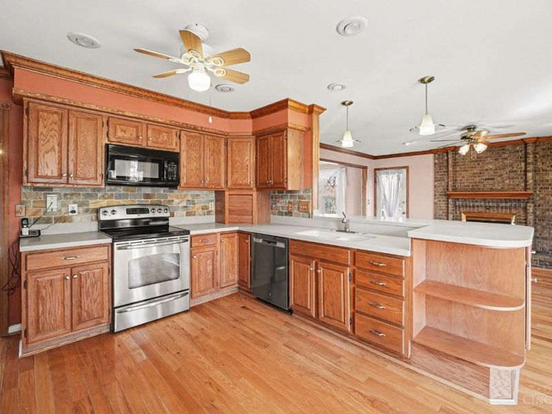 7854 Surreywood Drive, Miami Twp, OH 45052 Photo 9